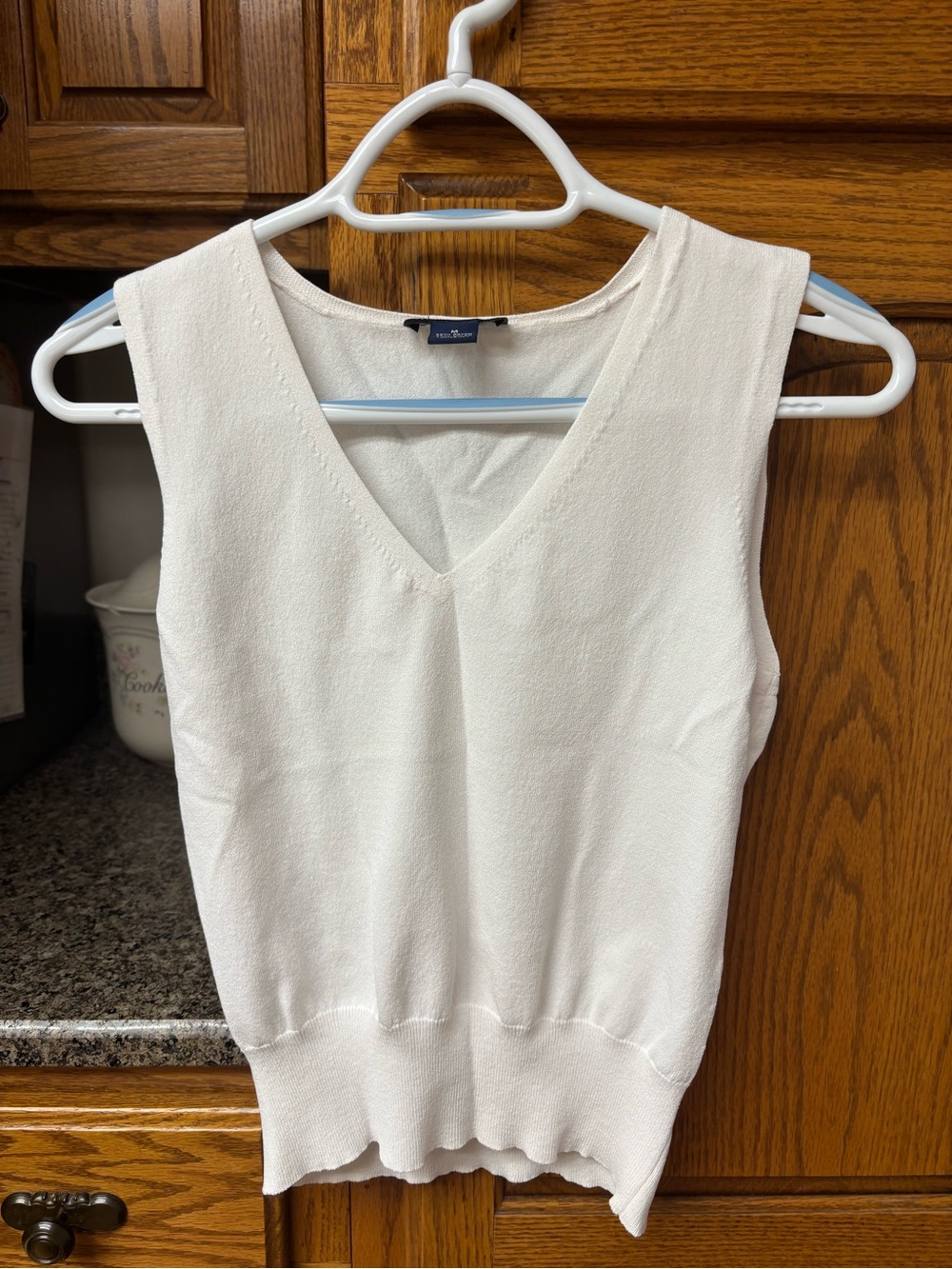 Ann Taylor White V-Neck Sleeveless Knit Shell